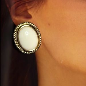 NWT Vintage Citation Gold tone Pierced Earrings with ivory tone center 1…
